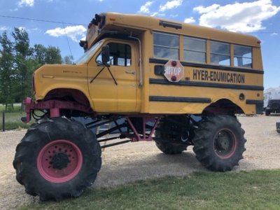 1. The Solo Short Bus (20-25 ft)